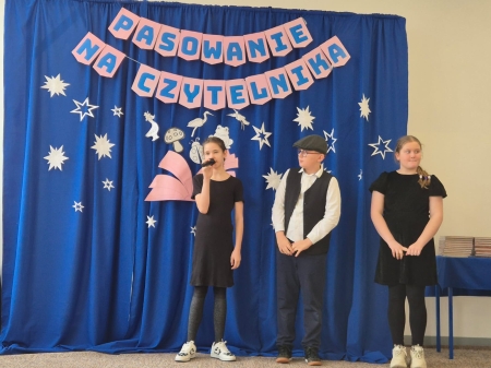 Pasowanie klas pierwszych na czytelnika